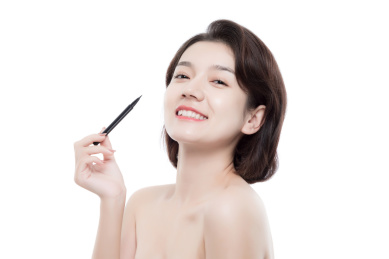 棚拍白背景年轻亚洲女性美容