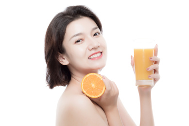 棚拍白背景年轻亚洲女性美容