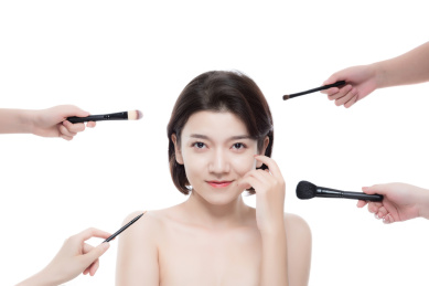 棚拍白背景年轻亚洲女性美容