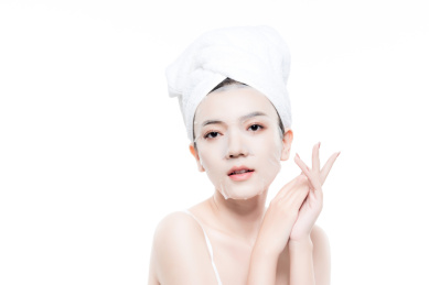 棚拍白背景年轻亚洲女性美容
