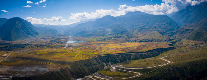 云南香格里拉虎跳峡自然风光
