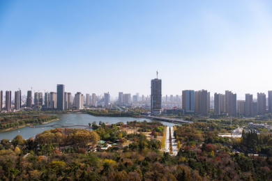 晴朗天空下中国安徽省蚌埠市城市风光高楼建筑景观