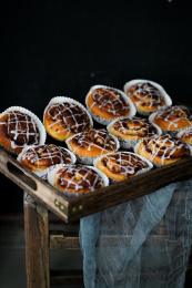 苹果肉桂卷面包