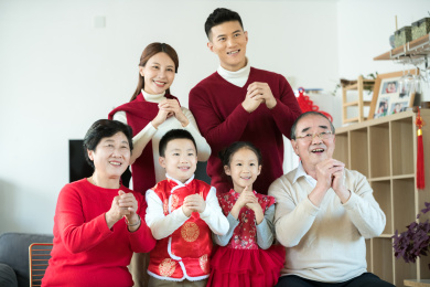 一家三代中国家庭过新年