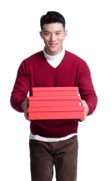 年轻亚洲男性春节主题棚拍