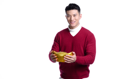 年轻亚洲男性春节主题棚拍