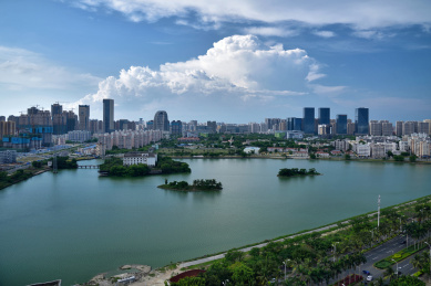 海南海口红城湖城市建筑风光