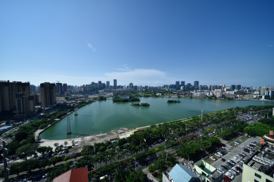 海南海口红城湖城市建筑风光