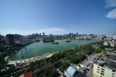 海南海口红城湖城市建筑风光