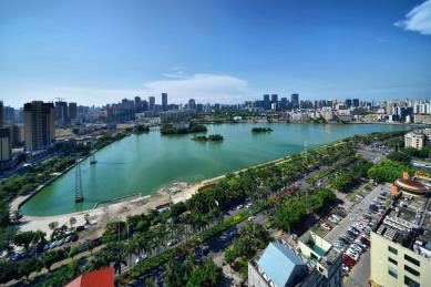 海南海口红城湖城市建筑风光