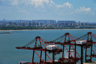 海南海口港滨海城市港口风光