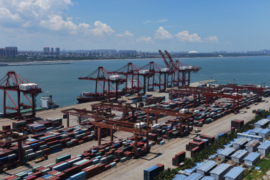 海南海口港滨海城市港口风光