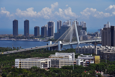 海南海口滨海城市建筑风光