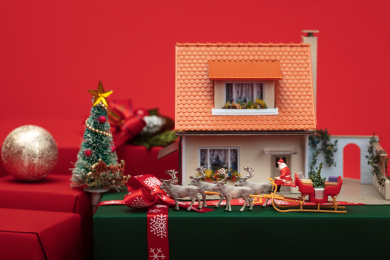 圣诞老人在盒子上送礼物