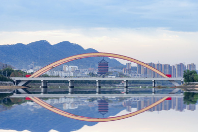 河南信阳浉河上面的桥梁风光