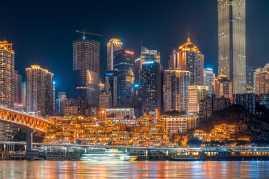 中国重庆渝中洪崖洞与城市建筑群夜景