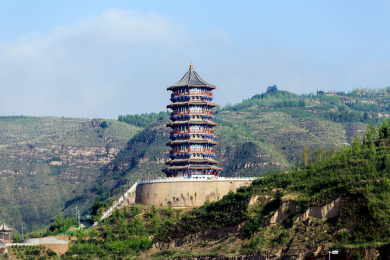 中国山西省临县碛口古镇山前的宝塔