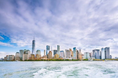 清晨美国纽约曼哈顿天际线摩天大楼建筑风光