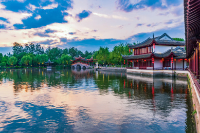 中国浙江嘉兴嘉善西塘古镇老建筑烟雨长廊