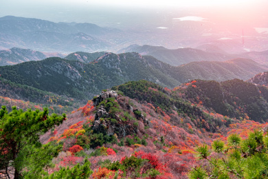 深秋时节中国山东省临沂市龟蒙山俯瞰图