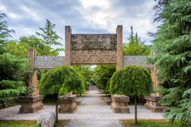 中国山东省潍坊市青州古城衡王府石坊