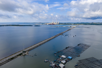 中国广东省汕尾市红海湾施公寮风车岛海上公路