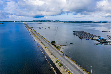 中国广东省汕尾市红海湾施公寮风车岛海上公路