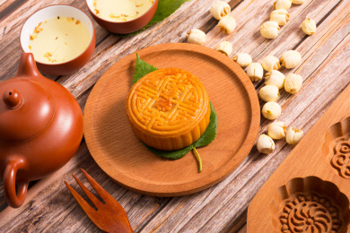 传统中秋蛋黄莲蓉月饼