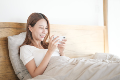 年轻东方女性居家生活人像