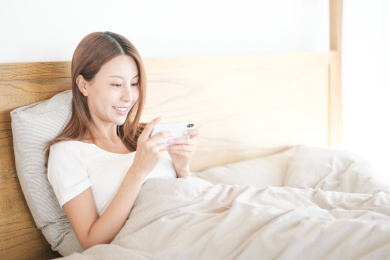 年轻东方女性居家生活人像