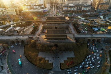 航拍西安城墙西门