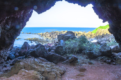 中国海南儋州龙门山龙门击浪景区山洞