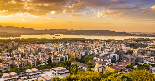 俯拍杭州城市景观和日落