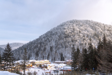 中国黑龙江省海林市雪乡村庄及满山雾凇