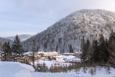 中国黑龙江省海林市雪乡村庄及满山雾凇