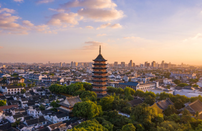 航拍日落时分的苏州北寺塔古典建筑风光
