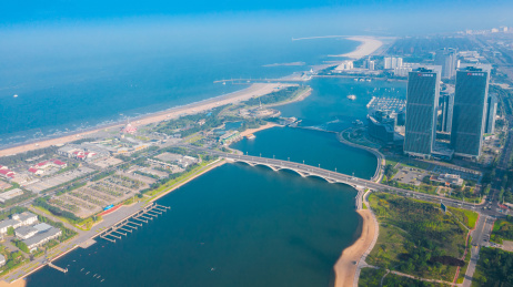 航拍山东省日照市万平口海滩