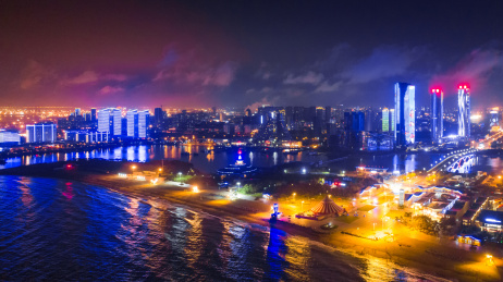 航拍山东省日照市万平口海滩夜景