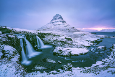 冰岛草帽山雪景