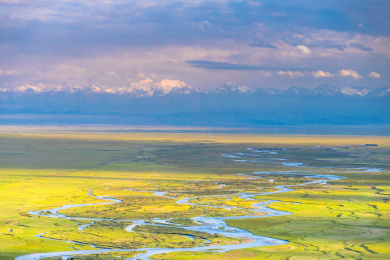 中国新疆巴音布鲁克湿地与天山
