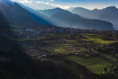 云南怒江峡谷的明珠丙中洛