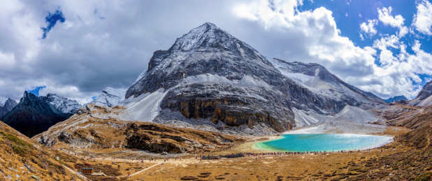 中国四川省甘孜州稻城亚丁牛奶海
