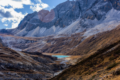 中国四川省甘孜州稻城亚丁牛奶海