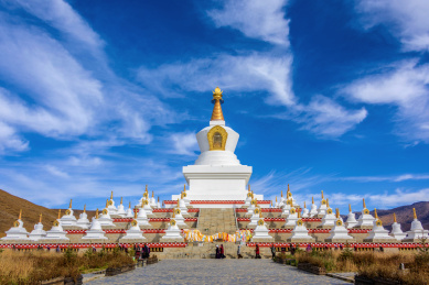 中国四川省甘孜州稻城尊胜塔林