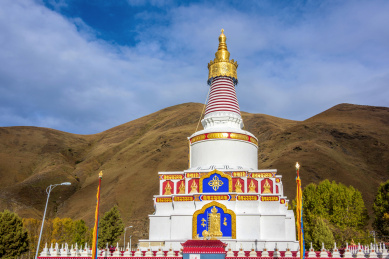 中国四川省甘孜州康定市新都桥镇白塔