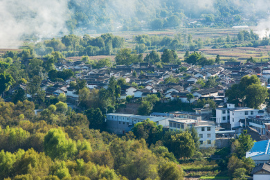 云南长江第一湾景区的石鼓镇旅游风光