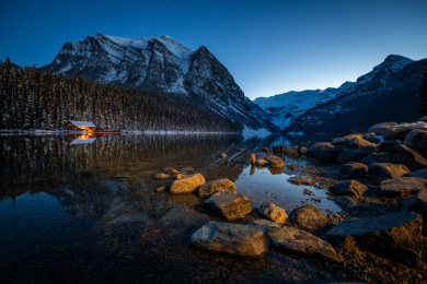 加拿大阿尔伯塔省路易斯湖黄昏