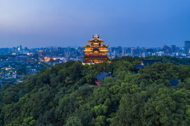 航拍中国浙江省杭州市的城隍阁