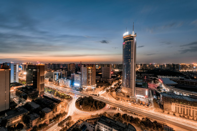 西安朱雀路环岛中信大厦