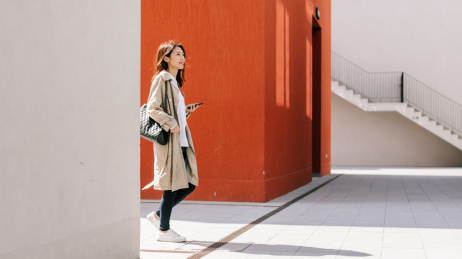 年轻女性商务人像
